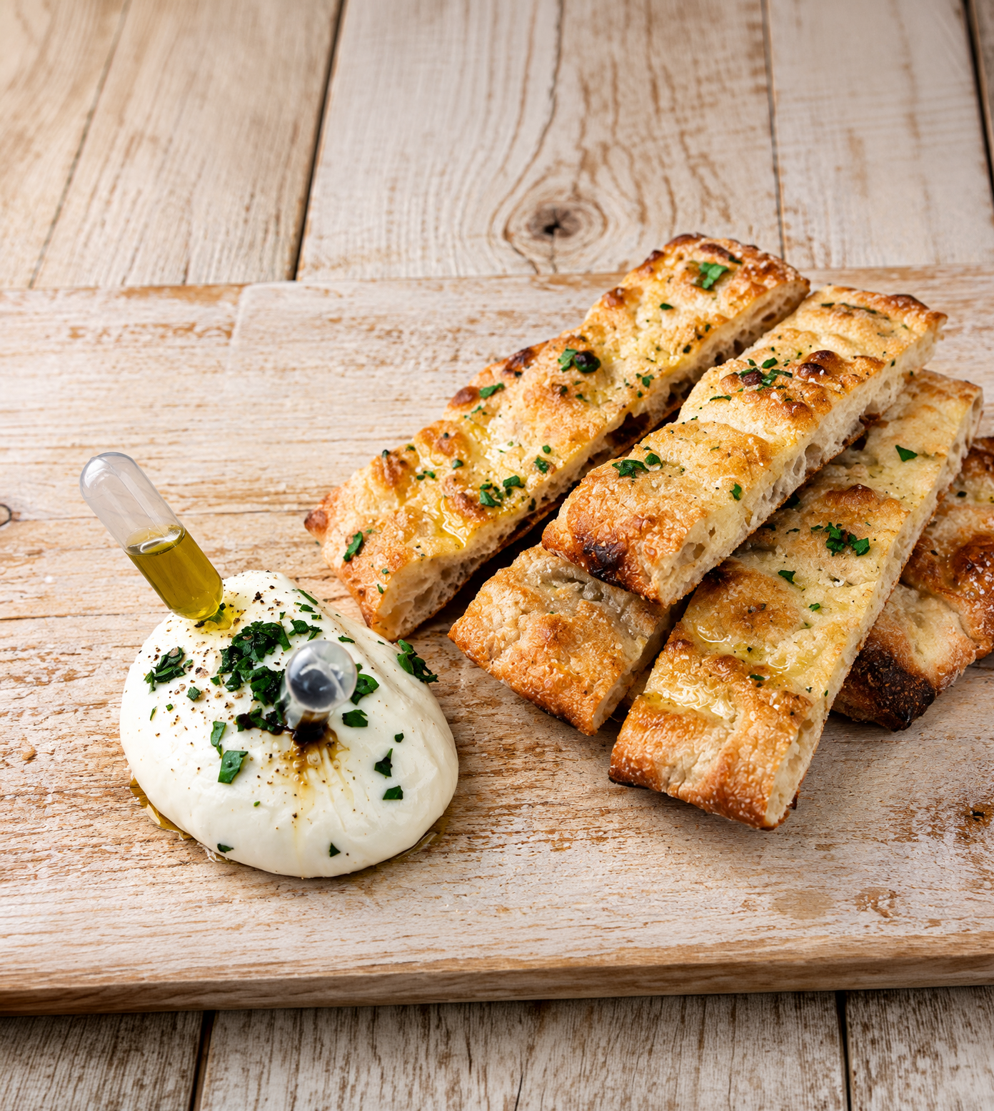Pinsa dippers served with fresh burrata